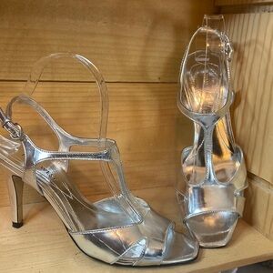 Nine West Jetway silver patent leather strappy heels size 7.5